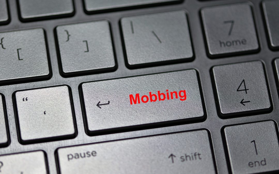 ¿QUÉ CONSECUENCIAS TIENE EL ACOSO EN EL ÁMBITO LABORAL?